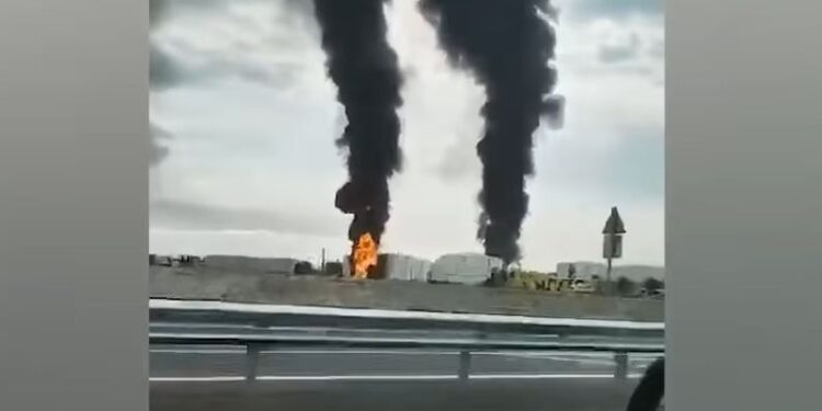 Нафтовий термін у Феодосії палає досі (ВІДЕО)