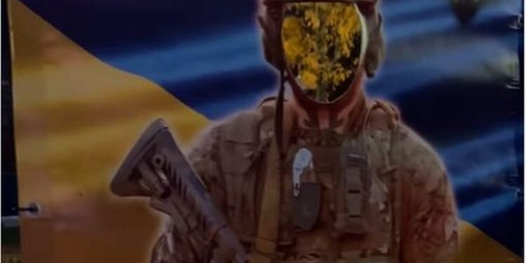 У Варшаві скандал через інсталяцію з фото українських військових з вирізаними обличчями (ВІДЕО)