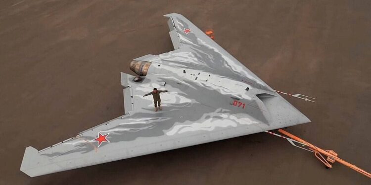 Біля Костянтинівки збили не Су-25 і не Су-34, а важкий реактивний російський БпЛА “Мисливець” (ФОТО)