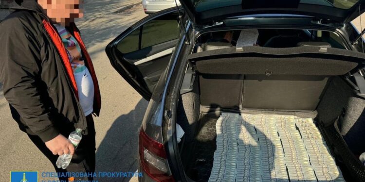 У Голосіївському РТЦК знайшли $1,2 млн. і ще багато чого (ФОТО)