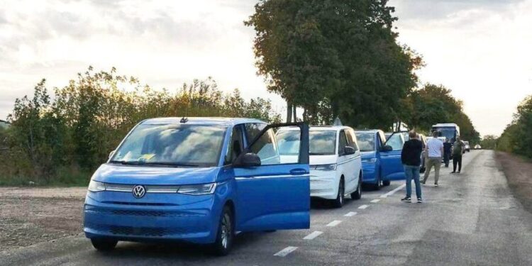 Нарешті на Миколаївщині розподілили шкільні бусики із Саксонії – батьків закликали контролювати (ФОТО)