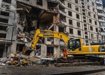 Кількість загиблих внаслідок російського авіаудару по багатоповерхівці у Харкові зросла до 2 осіб (ФОТО)