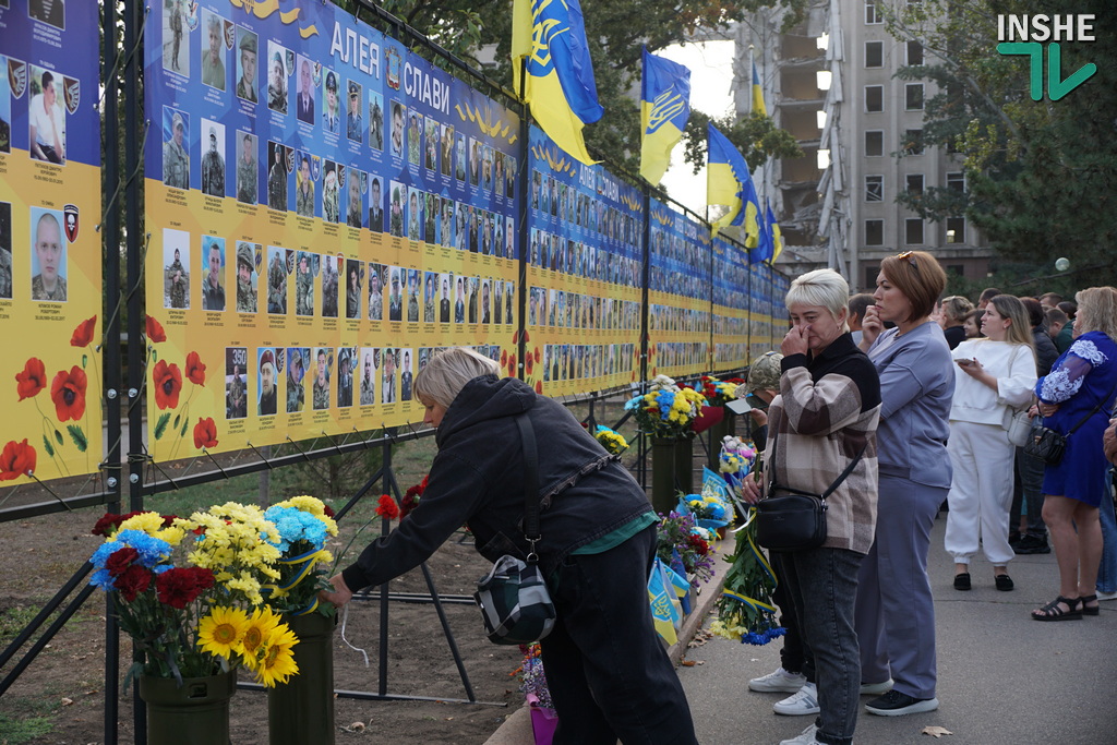 У Миколаєві родини загиблих захисників відкрили тимчасову Алею слави (ФОТО, ВІДЕО) 42