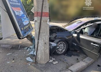 У Миколаєві патрульні відсторонили від керування п’яного водія, який скоїв ДТП (ФОТО)