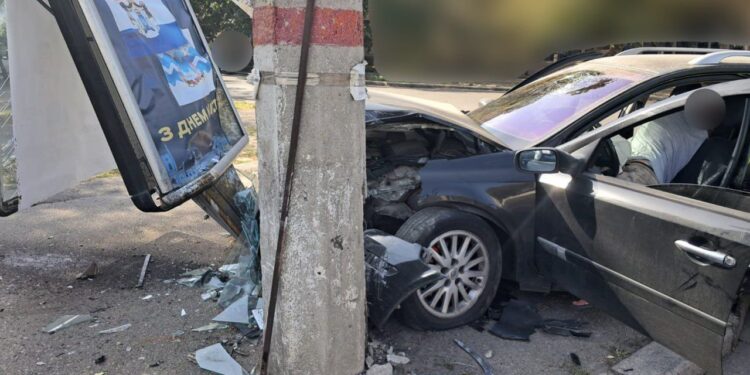 У Миколаєві патрульні відсторонили від керування п’яного водія, який скоїв ДТП (ФОТО)