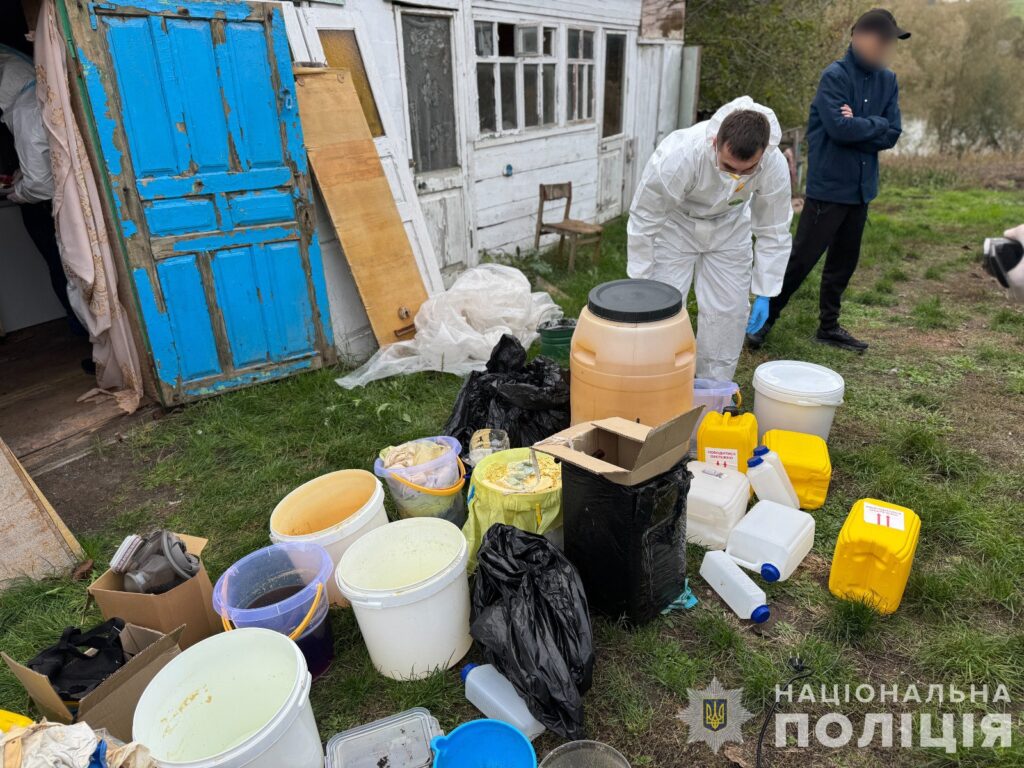 Ліквідували глобальний наркокартель - щомісячно виробляв майже тонну солей і амфетаміну. На Миколаївщині теж (ФОТО, ВІДЕО) 6