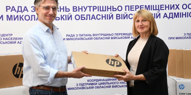 Вісім громад Миколаївщини отримали обладнані робочі місця для соціальних послуг (ФОТО)