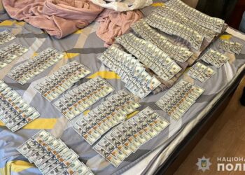 $7 тис. за зняття із військового обліку – поліцейські Миколаївщини ліквідували схему ухилення від мобілізації (ФОТО)