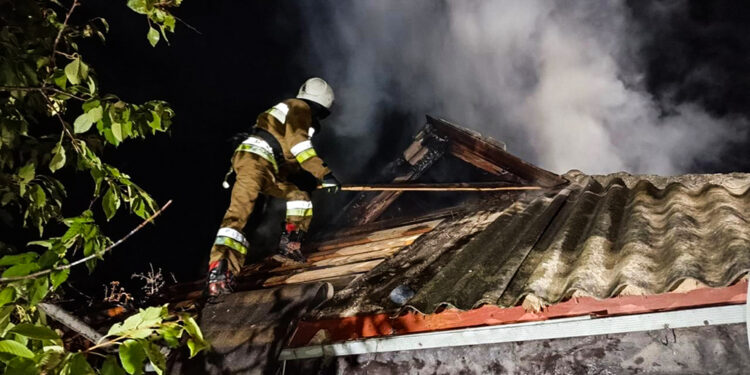 За добу вогнеборці Миколаївщини ліквідували 4 пожежі, на одній загинув чоловік (ФОТО)