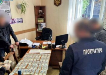 Директора національного природного парку на Буковині викрили після отримання $65 тис. хабаря