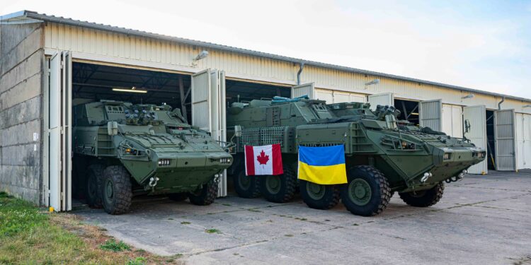 Канада передала Україні бронетранспортери