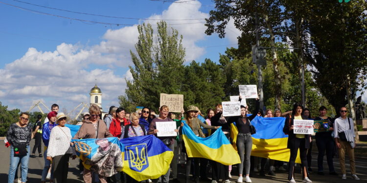 «Виведіть «123-тю» з пекла!» – у Миколаєві знов відбулись мітинг та хода рідних бійців 123-ї бригади ТрО ЗСУ (ФОТО, ВІДЕО)