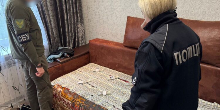 Хто не сховався? Тепер взяли хабарників з Рівненської МСЕК – там розцінки майже $20 тис. ФОТО)