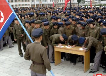 У КНДР заявили, що 1,4 млн. добровольців написали заяви в армію