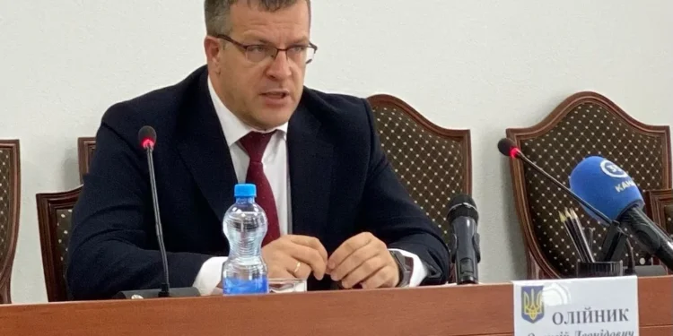 Прокурор Хмельниччини заявив, що став інвалідом на роботі, а тепер звільнився за власним бажанням