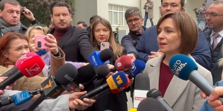 Вибору у Молдові. Санду лідирує, референдум за ЄС розділив виборців майже порівну