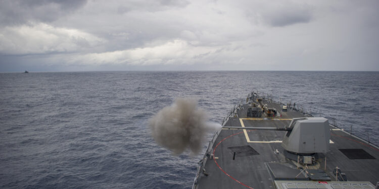 США допомагали Ізраїлю відбивати атаку Ірану – задіяли есмінці у Середземному морі