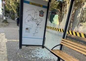 У Миколаєві вандали вчергове «пройшлись» по зупинках (ФОТО)