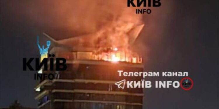 У Києві уламки збитих дронів підпалили багатоповерхівку і СТО (ФОТО)