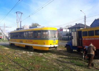 У Миколаєві трамвай потрапив в ДТП – зійшов з рейок та врізався в опору