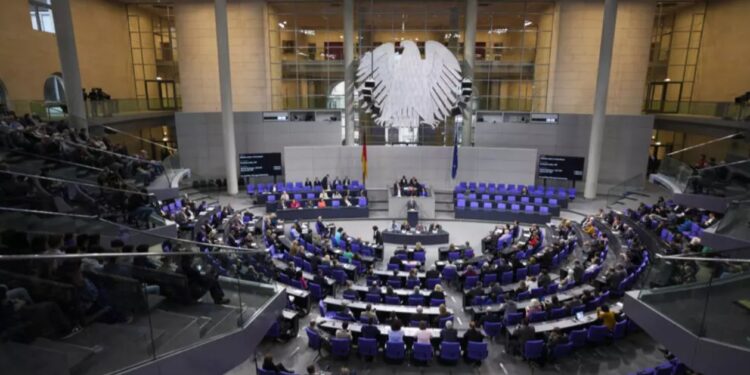 Дострокові вибори парламенту Німеччини можуть призначити на 23 лютого 2025 року