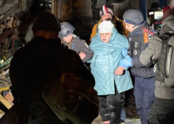 Ворог скинув бомби на Харків, одна влучила у 12-поверхівку (ФОТО, ВІДЕО)