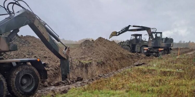 «Щит Схід» – Польща почала зведення фортифікацій на кордоні з росією та білоруссю