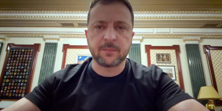 Будемо нарощувати виробництво нашої зброї, на фронті головна увага – Курахівському напрямку, – звернення Зеленського (ВІДЕО)