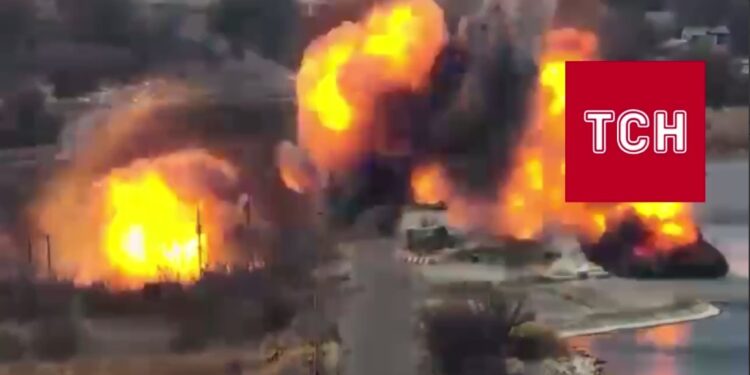 Момент вибуху на Курахівській дамбі потрапив на ВІДЕО