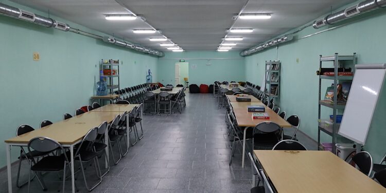 У ще одній гімназії Миколаєва облаштували укриття – допомогли благодійники (ФОТО)