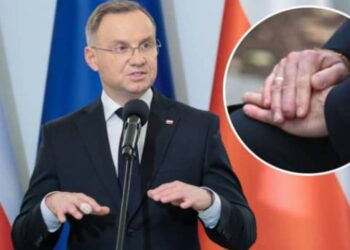Тепер і не покажеш. Президент Польщі Анджей Дуда втратив кінчик середнього пальця