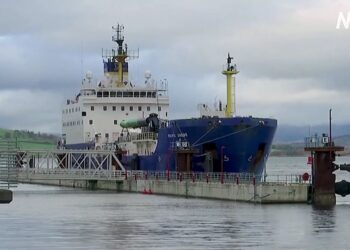 Повертаємось до вітрил, але – алюмінієвих: у берегів Британії проходять випробування «розумного» вітрила (ВІДЕО)