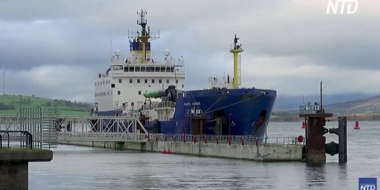 Повертаємось до вітрил, але – алюмінієвих: у берегів Британії проходять випробування «розумного» вітрила (ВІДЕО)