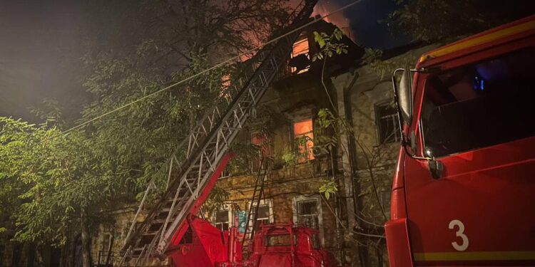 Нічна масована атака росіян на Одесу – одна людина загинула, 10 постраждалих, серед яких дитина (ФОТО)