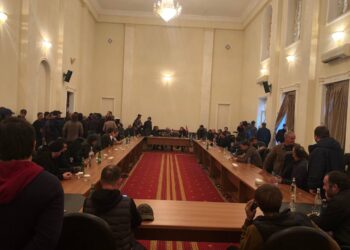 В Абхазії протестувальники захопили парламент, влада готова відкликати скандальний договір з РФ