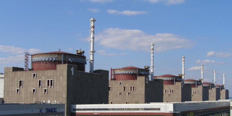 Запорізька АЕС знов на резервному живленні – внаслідок ворожого обстрілу пошкоджена «високовольтка»