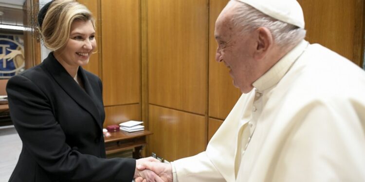 Олена Зеленська зустрілася з Папою Римським (ФОТО)