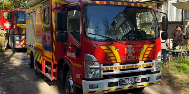 Зранку у Миколаєві горіло на кухні в багатоповерхівці – евакуйовували 12 мешканців (ФОТО)