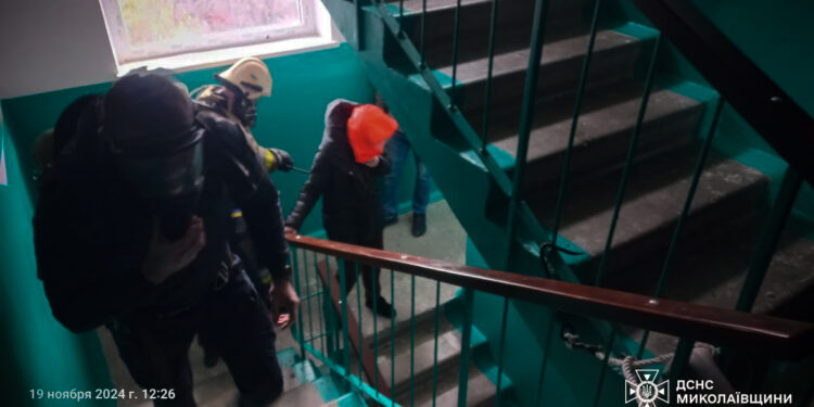 Під час пожежі квартири в Південноукраїнську евакуйовано 4 мешканців, з яких 1 дитина