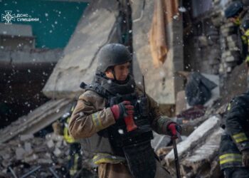 Пошуково-рятувальні роботи на місці ворожого удару в Глухові завершено – загинуло 12 людей, зокрема дитина