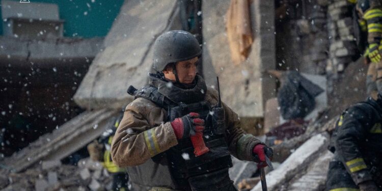 Пошуково-рятувальні роботи на місці ворожого удару в Глухові завершено – загинуло 12 людей, зокрема дитина