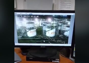 На Ставропіллі горить нафтобаза – на неї “упав” дрон (ВІДЕО)