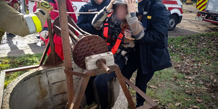 На Миколаївщині дівчина впала у 10-метровий колодязь — її витягли рятувальники