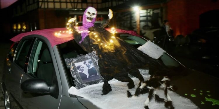 Оце справжній жах. У 4 воєводствах Польщі у цукерках на Геловін виявили гострі предмети