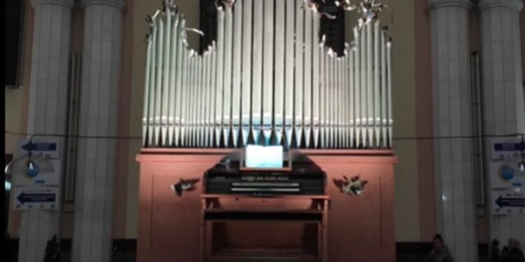 На львівському залізничному вокзалі встановлено легендарний орган Жанни Кадирової – перформанси будуть щовихідних