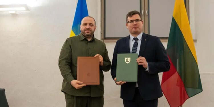 Міністр оборони України у Литві – Меморандум про виробництво зброї та 10 млн євро підтримки (ФОТО)