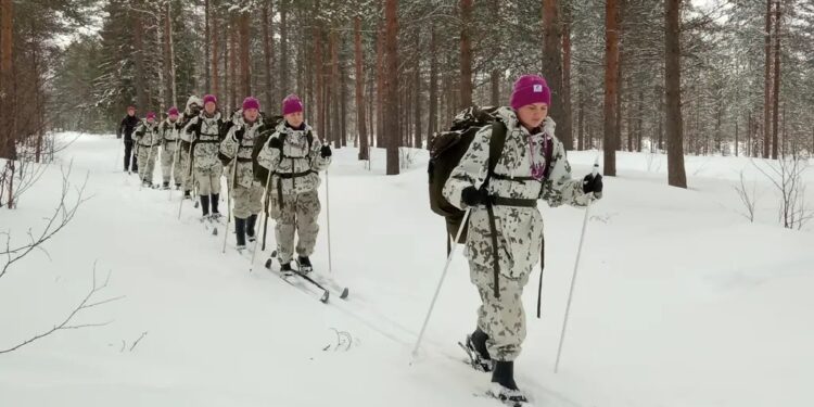 У Фінляндії 75 жінок розпочали підготовку до можливої війни з Росією