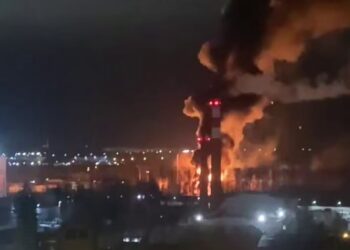 У Калузі після прильоту дронів горить НПЗ (ВІДЕО)