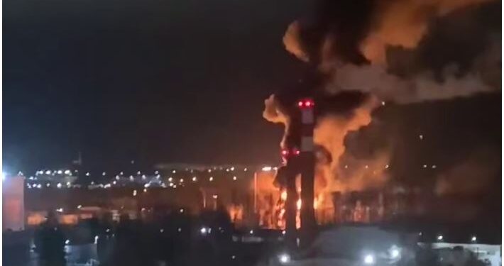 У Калузі після прильоту дронів горить НПЗ (ВІДЕО)