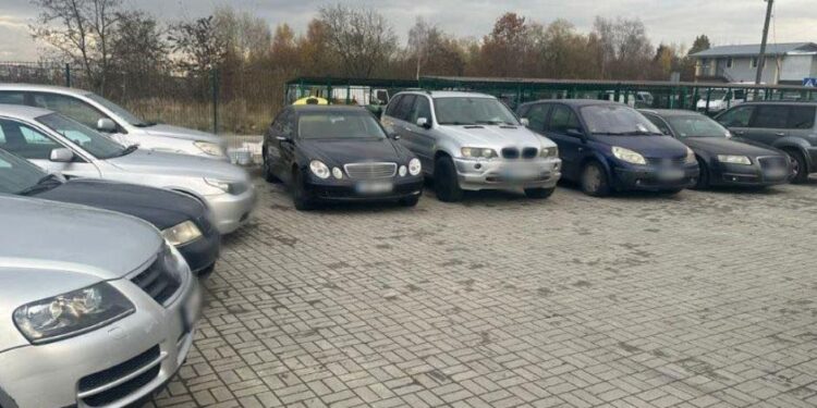 На Львівщині викрили схему незаконного ввезення автівок під виглядом допомоги ЗСУ (ФОТО)